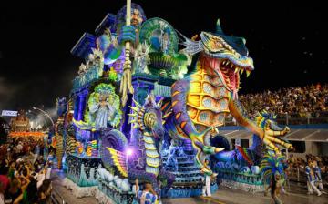 Шоу по-бразильски:  самые яркие снимки с карнавала в Рио-де-Жанейро (ФОТО)