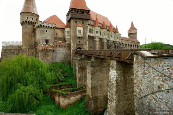 Жуткие места планеты: замок с привидениями в Трансильвании (ФОТО)