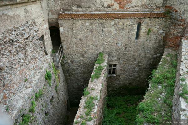 Жуткие места планеты: замок с привидениями в Трансильвании (ФОТО)