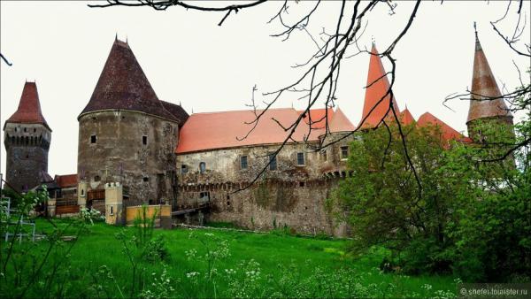 Жуткие места планеты: замок с привидениями в Трансильвании (ФОТО)