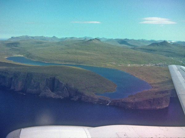Чудеса природы: необычное озеро Сорвагсватн на Фарерских островах (ФОТО)