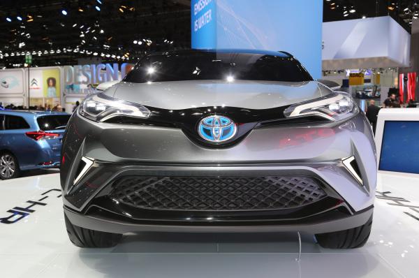 Компания Toyota готова поставить на конвейер кроссовер C-HR (ФОТО)