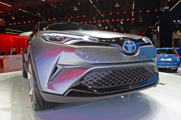 Компания Toyota готова поставить на конвейер кроссовер C-HR (ФОТО)