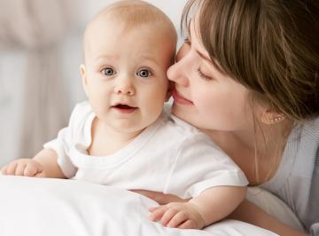 Материнская любовь лечит детей от депрессии, - ученые