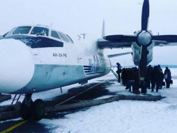 Пассажирский самолет загорелся в небе над Иркутском (ВИДЕО)