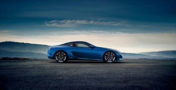 Новое гибридное купе Lexus LC 500h представлено официально (ВИДЕО)