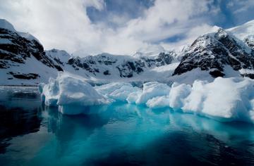 Подо льдами Антарктиды могут находиться железные метеориты, - исследователи