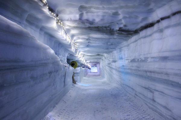 Самый большой в мире рукотворный ледяной туннель (ФОТО)