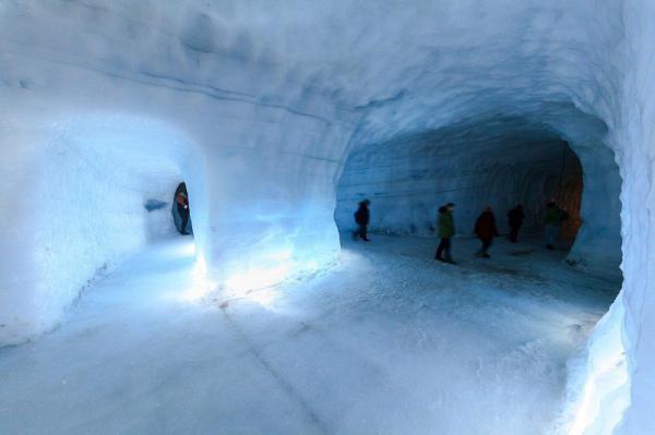 Самый большой в мире рукотворный ледяной туннель (ФОТО)