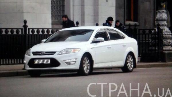 Нардеп Парасюк пересел со Skoda на престижный автомобиль (ФОТО)