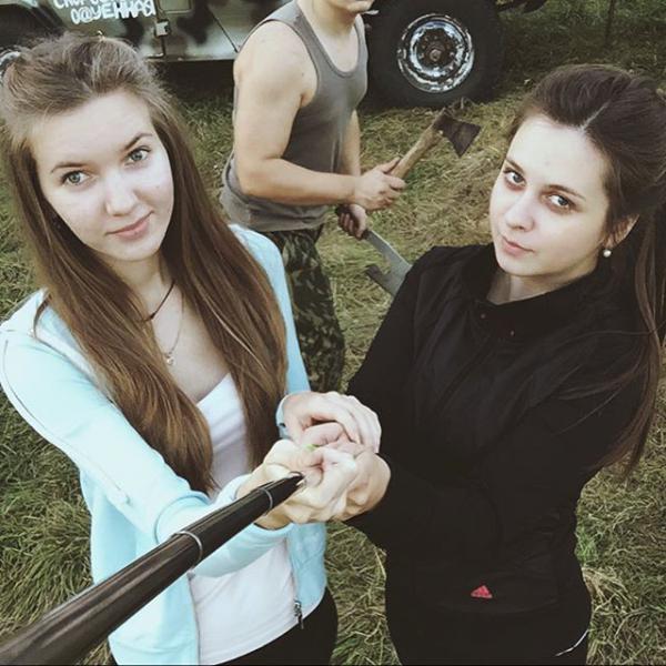 Актеры заднего плана, или как испортить селфи другу (ФОТО)