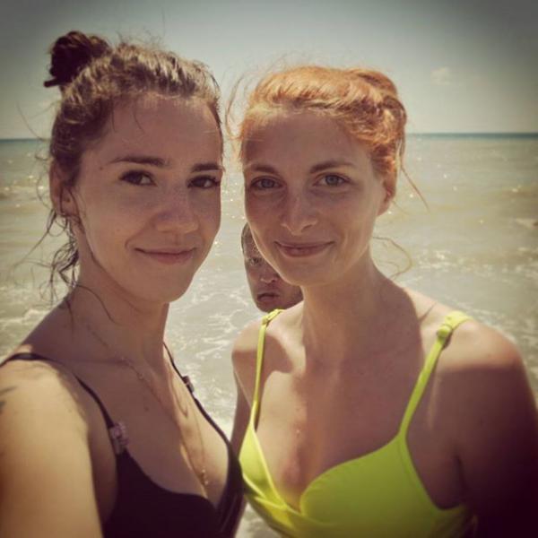 Актеры заднего плана, или как испортить селфи другу (ФОТО)