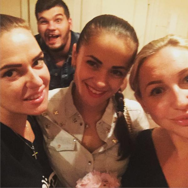 Актеры заднего плана, или как испортить селфи другу (ФОТО)