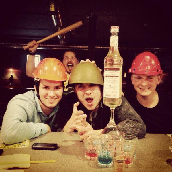 Актеры заднего плана, или как испортить селфи другу (ФОТО)