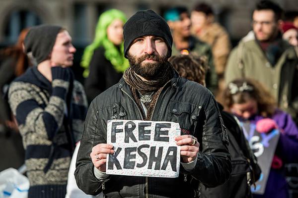 Исполнительница Кеша проиграла в суде своему продюсеру (ФОТО)