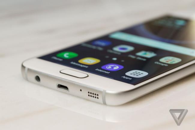 Samsung официально представила линейку флагманских смартфонов (ФОТО)