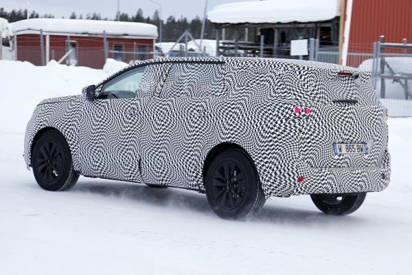Кроссовер Peugeot 6008 замечен на тестах (ФОТО)