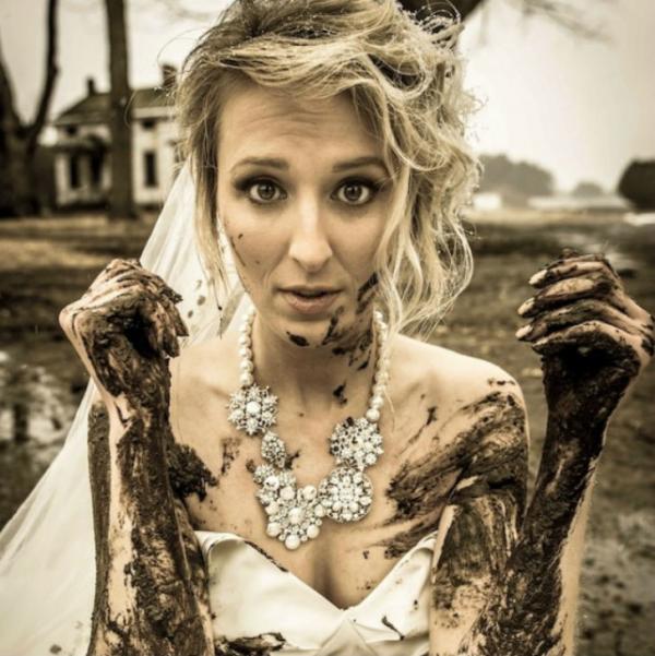 Ломаем стереотипы. «Платье в хлам» - безумный тренд свадебных фотосессий (ФОТО)
