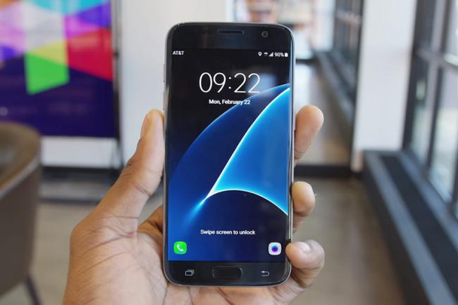 Свершилось! Samsung убрала свой логотип с флагманских девайсов (ФОТО)