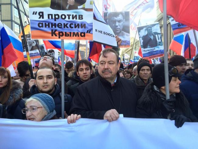 Тысячи россиян почтили память Бориса Немцова (ФОТО)