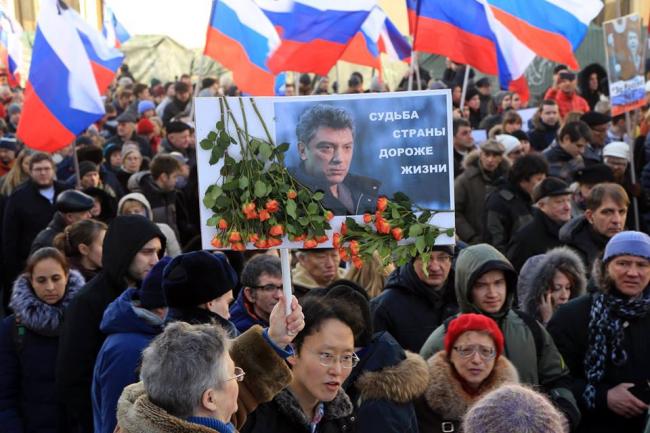 Тысячи россиян почтили память Бориса Немцова (ФОТО)