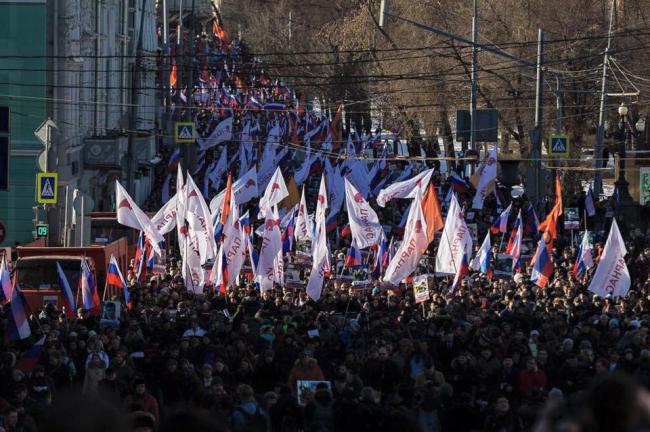 Тысячи россиян почтили память Бориса Немцова (ФОТО)