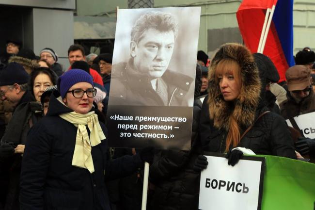 Тысячи россиян почтили память Бориса Немцова (ФОТО)