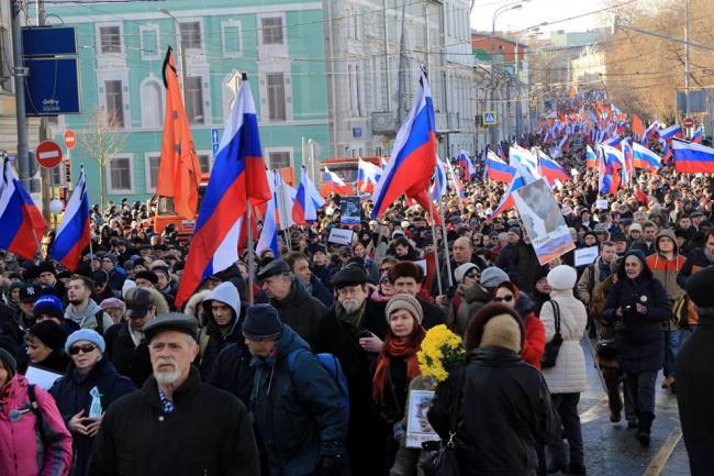 Тысячи россиян почтили память Бориса Немцова (ФОТО)
