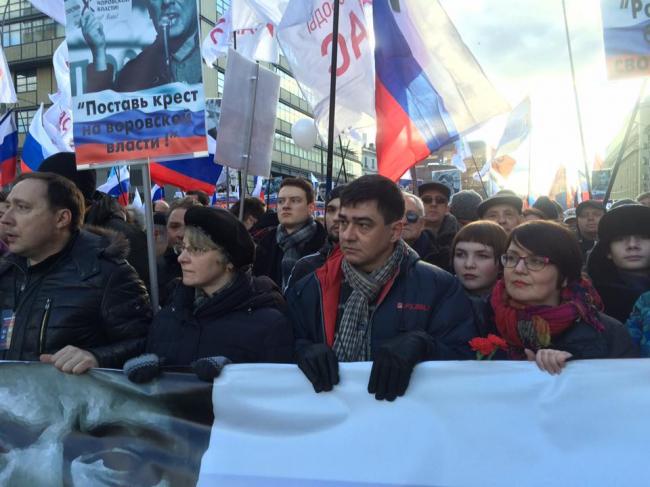 Тысячи россиян почтили память Бориса Немцова (ФОТО)
