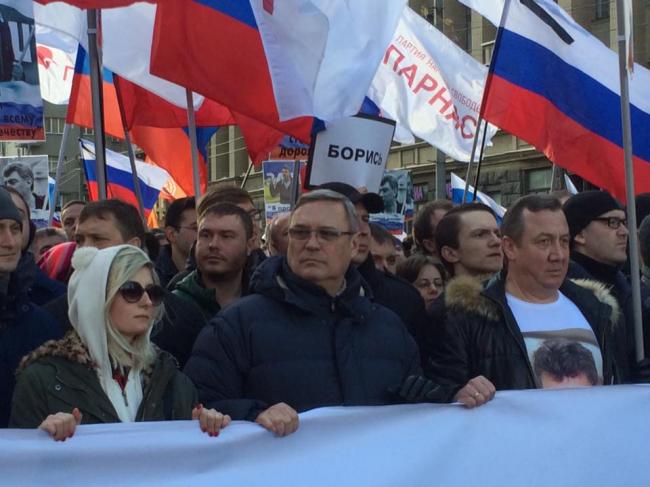 Тысячи россиян почтили память Бориса Немцова (ФОТО)