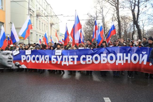 Тысячи россиян почтили память Бориса Немцова (ФОТО)
