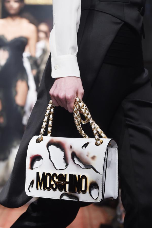 Театральное шоу. Как проходил показ коллекции Moschino (ФОТО)