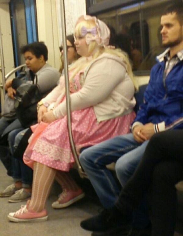 Модники в метро: осторожно, здесь может быть ваша фотография! (ФОТО) 