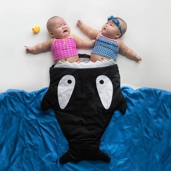 Младенцы-близнецы из Сингапура стали мини-звездами интернета (ФОТО)