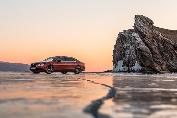 Bentley Flying Spur установил рекорд максимальной средней скорости (ФОТО)