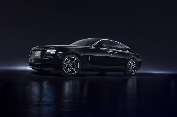Чернее черного. Британцы представили спецверсию Rolls-Royce Ghost Black Badge (ФОТО)