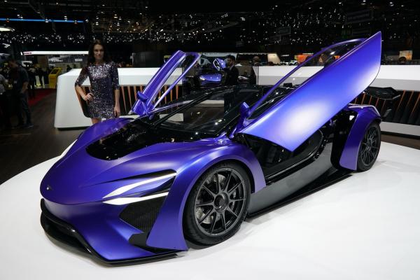 Китайцы показали в Женеве два уникальных суперкара (ФОТО)