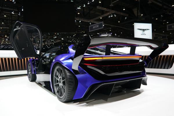 Китайцы показали в Женеве два уникальных суперкара (ФОТО)