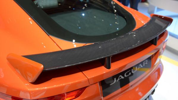 Монстр из Великобритании: компания Jaguar официально представила экстремальный спорткар (ФОТО)