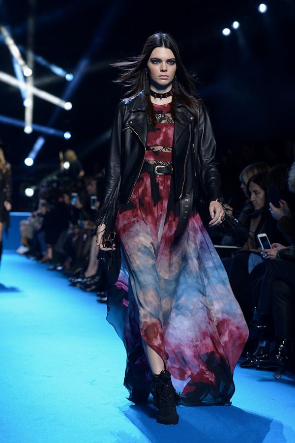 Мрачные цвета. Чем запомнился показ коллекции Elie Saab (ФОТО)