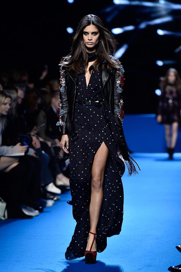 Мрачные цвета. Чем запомнился показ коллекции Elie Saab (ФОТО)