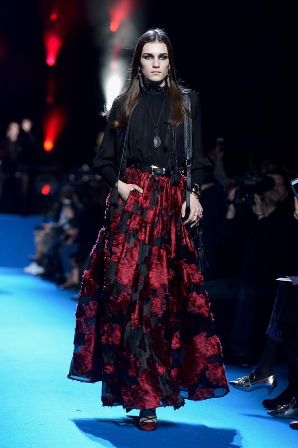 Мрачные цвета. Чем запомнился показ коллекции Elie Saab (ФОТО)