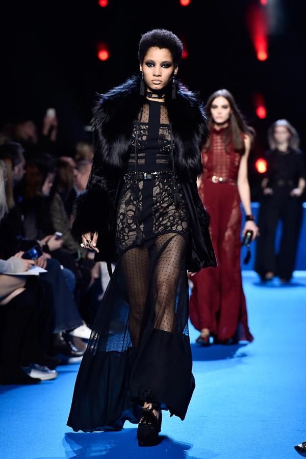 Мрачные цвета. Чем запомнился показ коллекции Elie Saab (ФОТО)