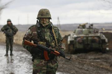 Боевики продолжают обстреливать силы АТО из тяжелой артиллерии, - штаб