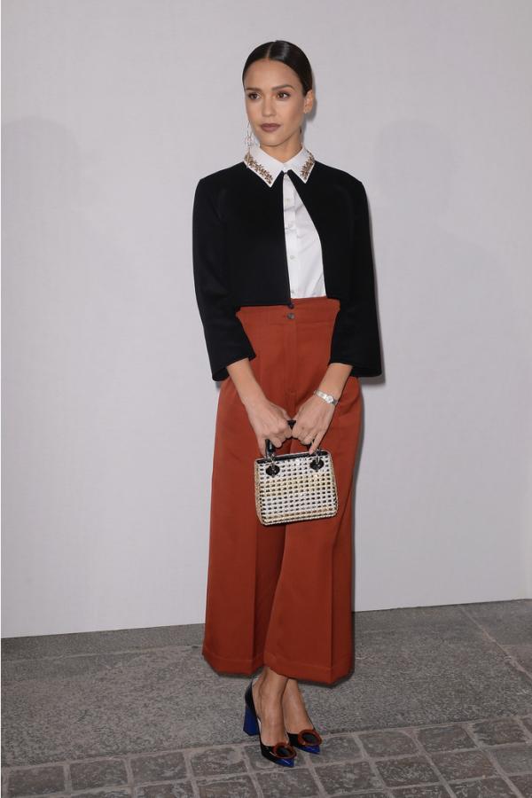 Силуэты прошлого века. Как проходил показ коллекции Dior (ФОТО)