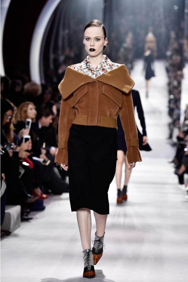 Силуэты прошлого века. Как проходил показ коллекции Dior (ФОТО)