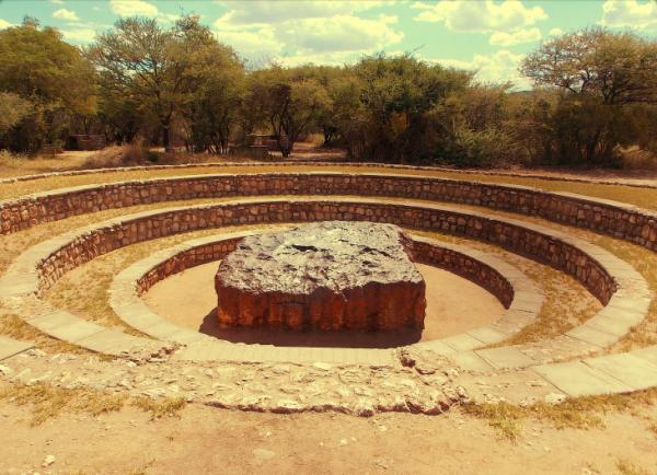 7 самых известных метеоритов, упавших на Землю (ФОТО)