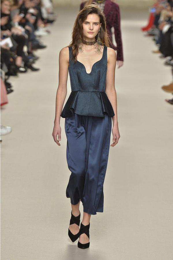 Кружева и атлас. Чем запомнился показ коллекции Lanvin (ФОТО)