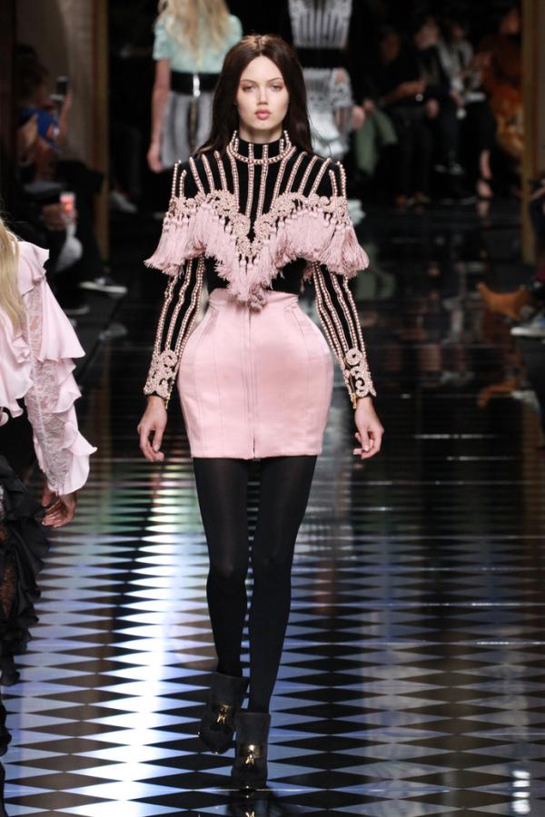 Пастельные тона. Как проходил показ коллекции Balmain (ФОТО)
