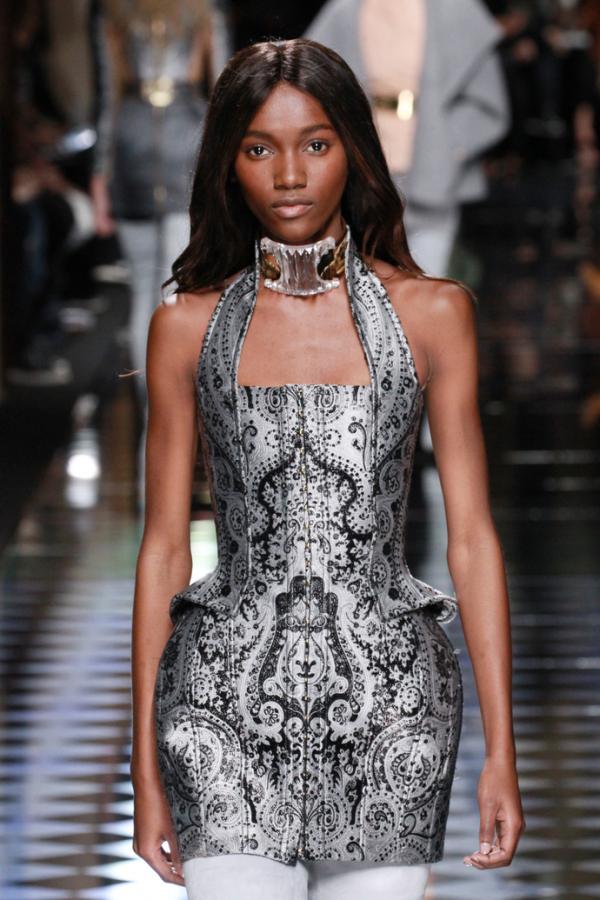 Пастельные тона. Как проходил показ коллекции Balmain (ФОТО)
